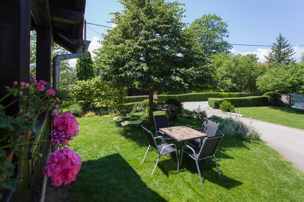 Apartmant & Room Bruna Drežnik Grad Eksteriør billede