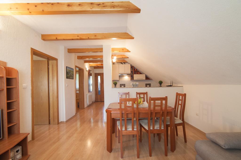 Apartmant & Room Bruna Drežnik Grad Eksteriør billede