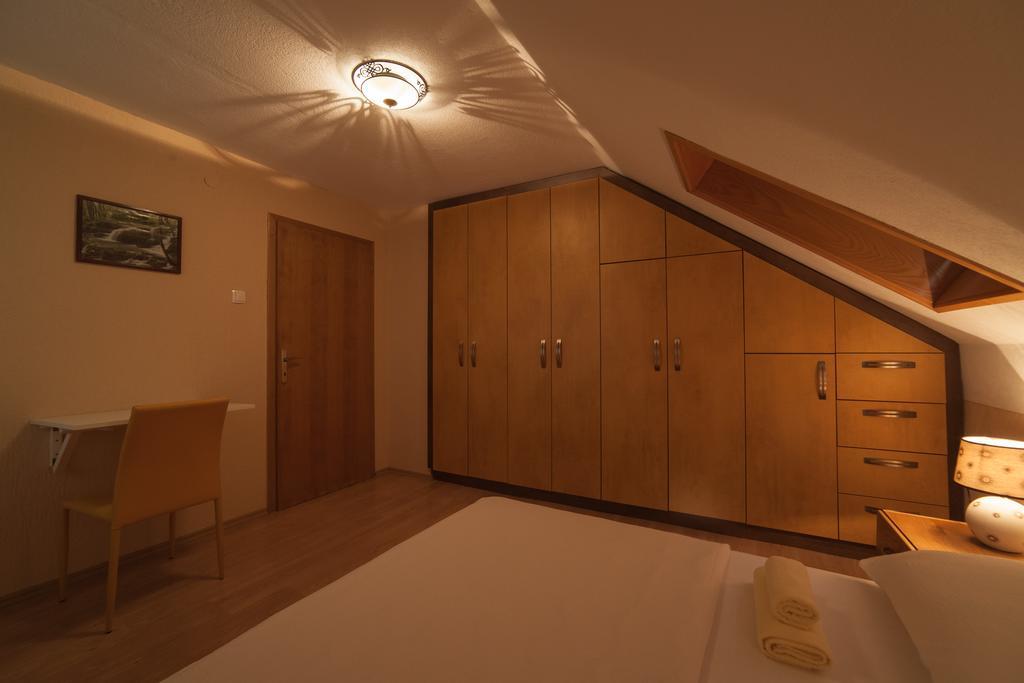Apartmant & Room Bruna Drežnik Grad Eksteriør billede