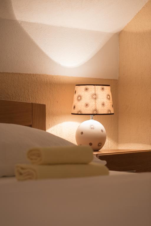Apartmant & Room Bruna Drežnik Grad Eksteriør billede