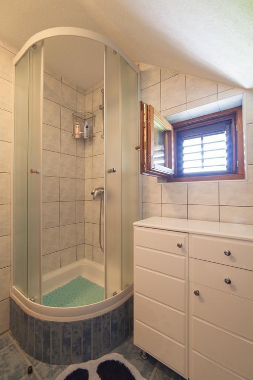 Apartmant & Room Bruna Drežnik Grad Eksteriør billede